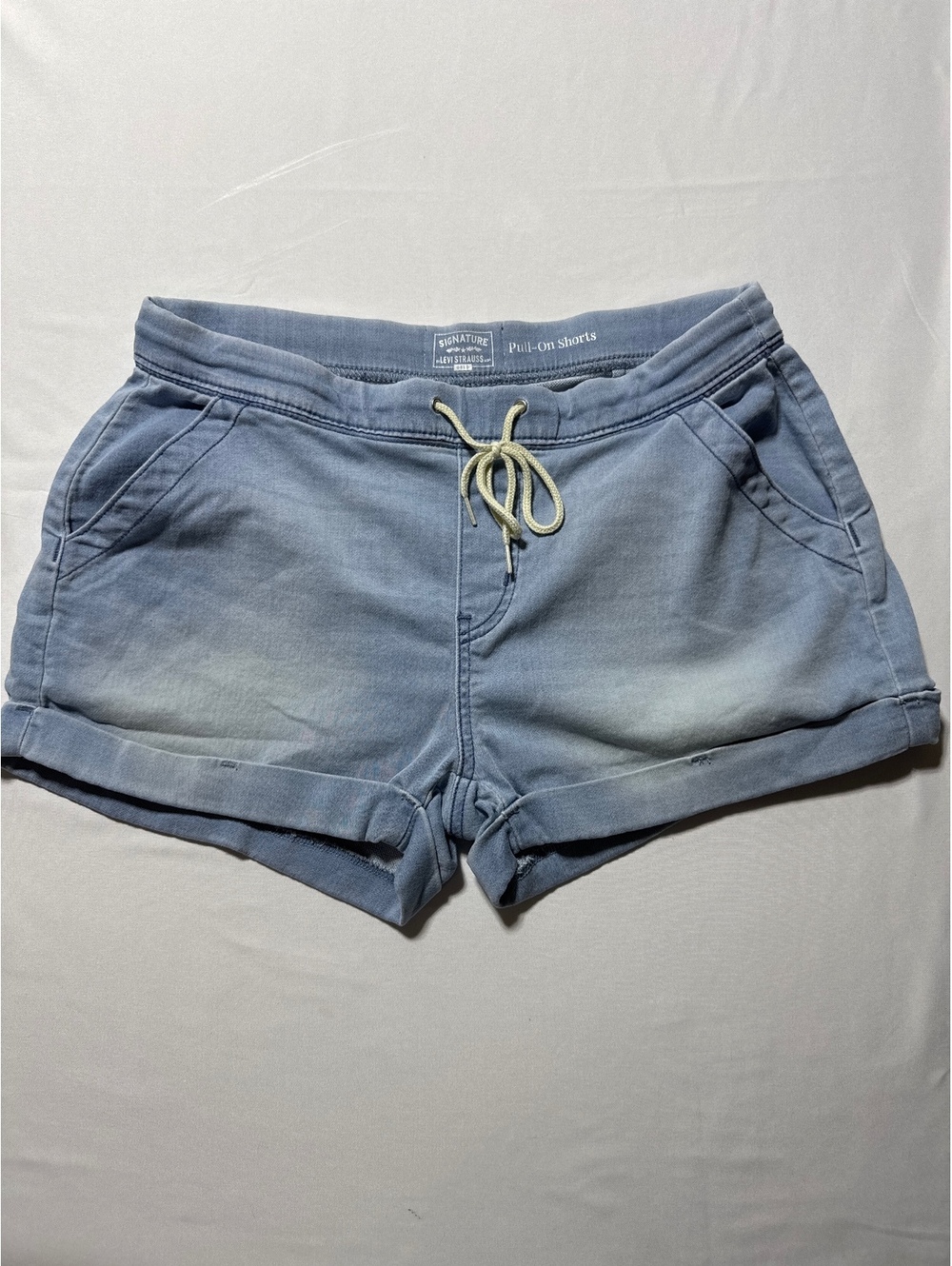 Levi's Signature Pull-On Shorts - Comfy, Casual, and Ready 4